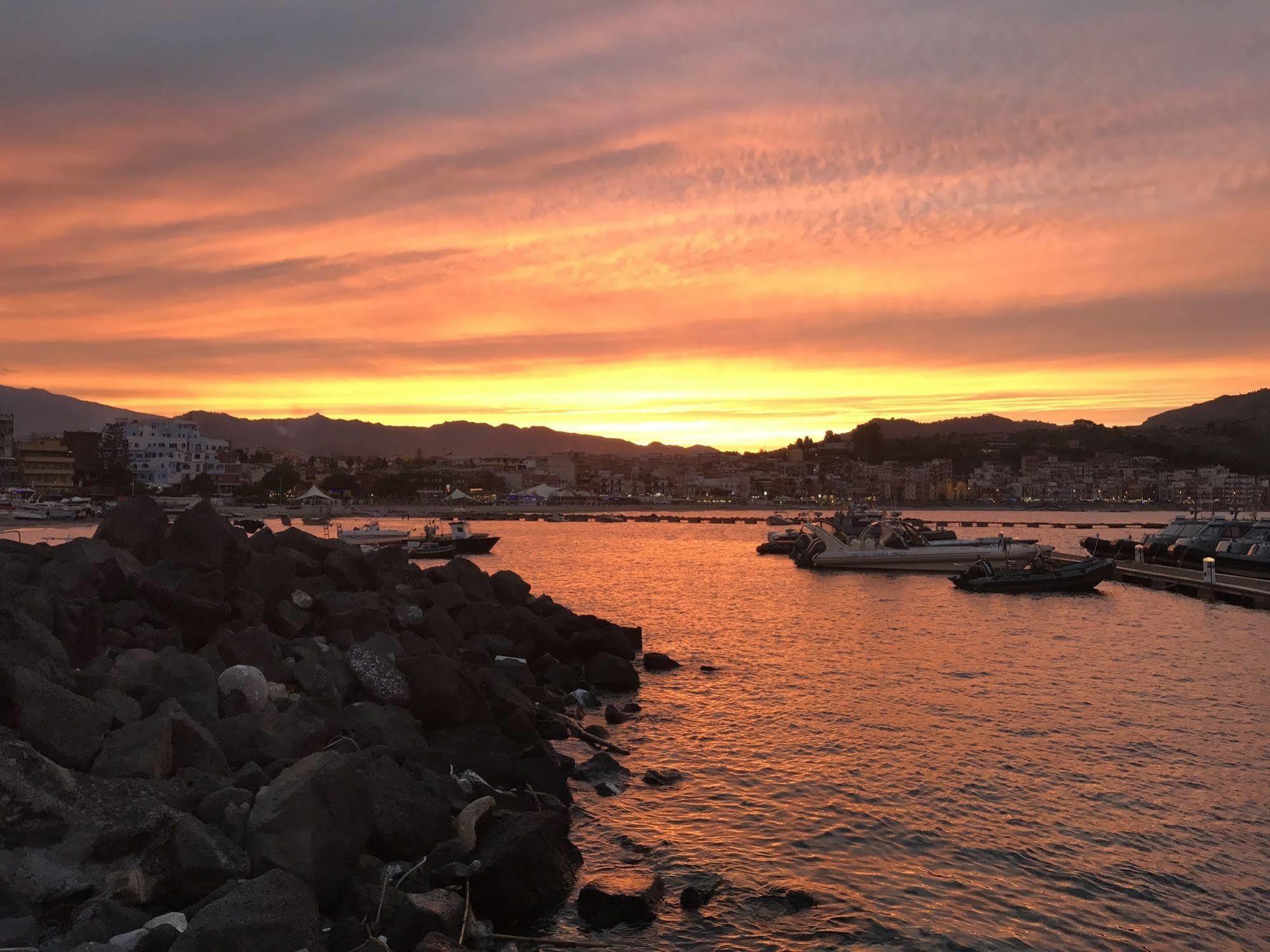 Kalaskiso' Giardini Naxos Bagian luar foto